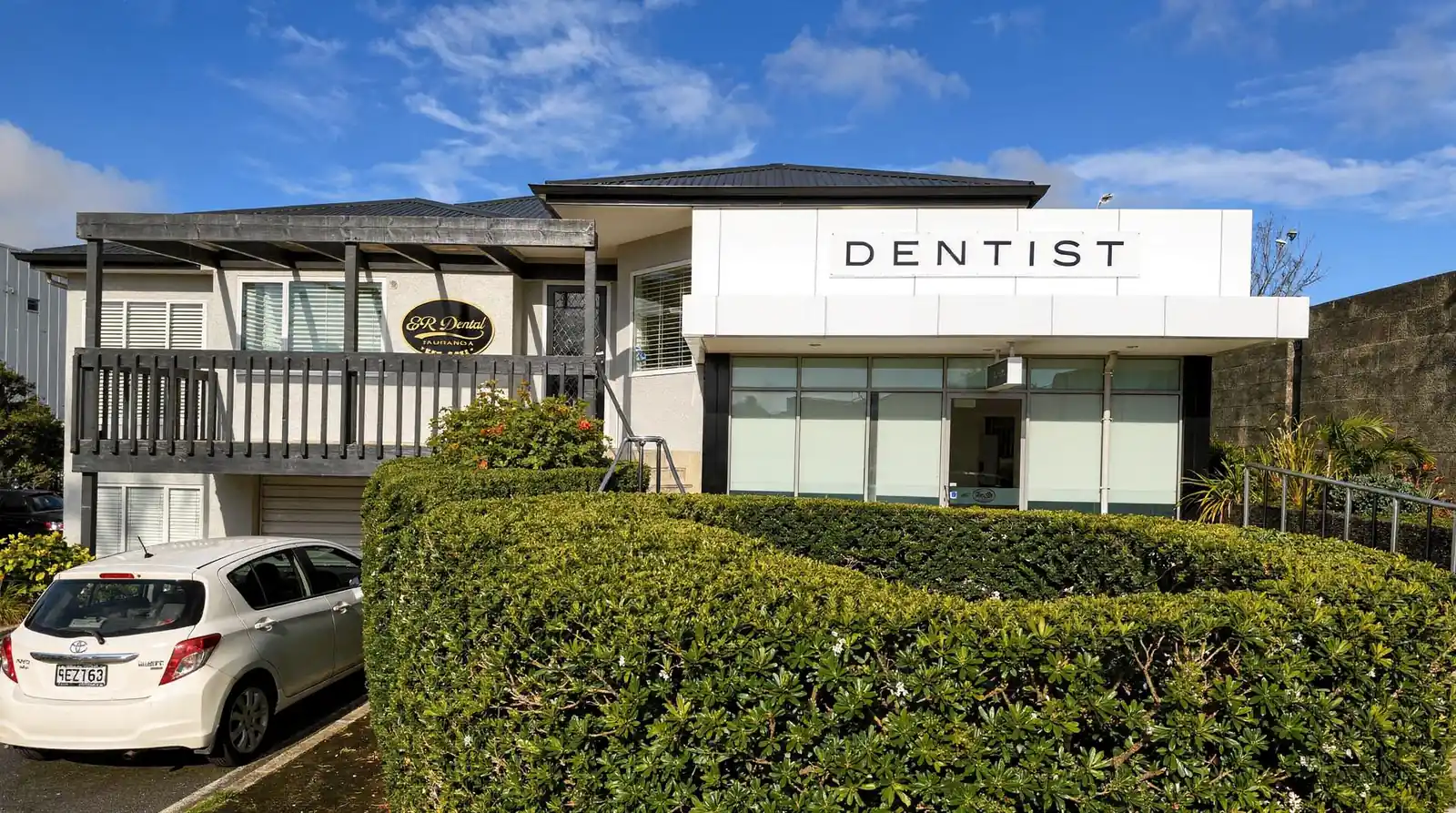 A single tooth dental implant typically ranges from $4,500 to $6,500 NZD and includes