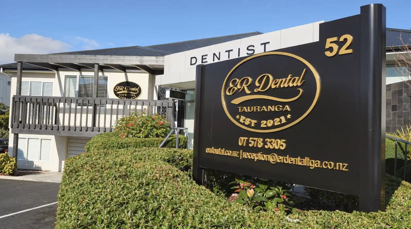 Porcelain veneers are offered among cosmetic services at Tauranga dental clinics.; Cosmetic dentistry