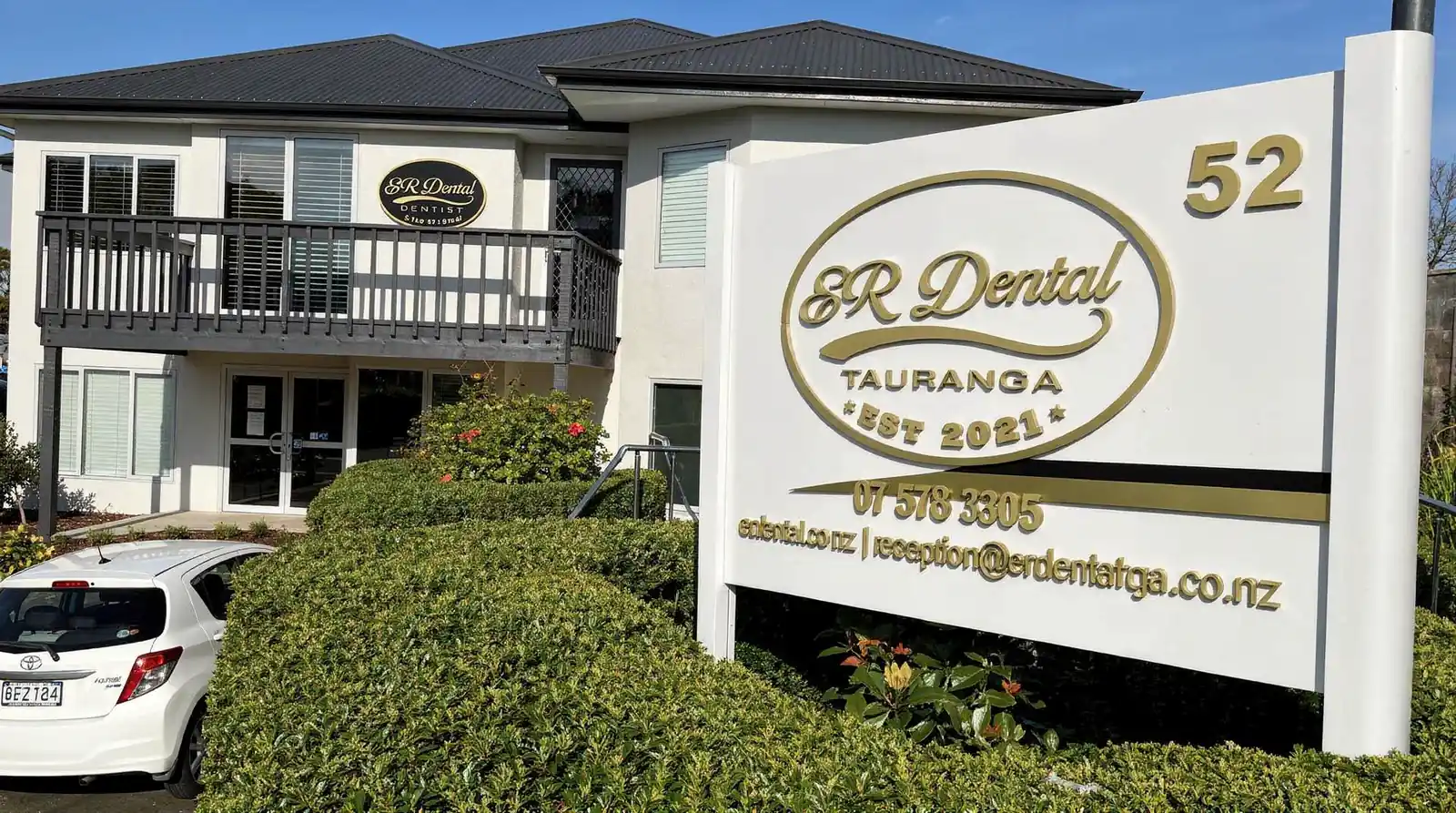 ER Dental Pyes Pa provides expert family dental services in a bright, modern clinic space